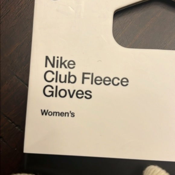 Nike Club Fleece Gloves new cream black Touchscreen Women’s Size Medium - Picture 8 of 11